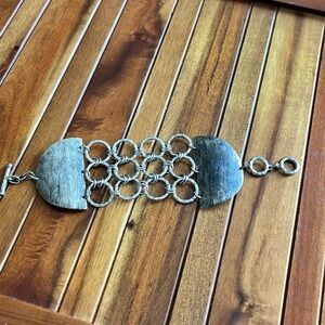 Beautiful adjustable bracelet.​